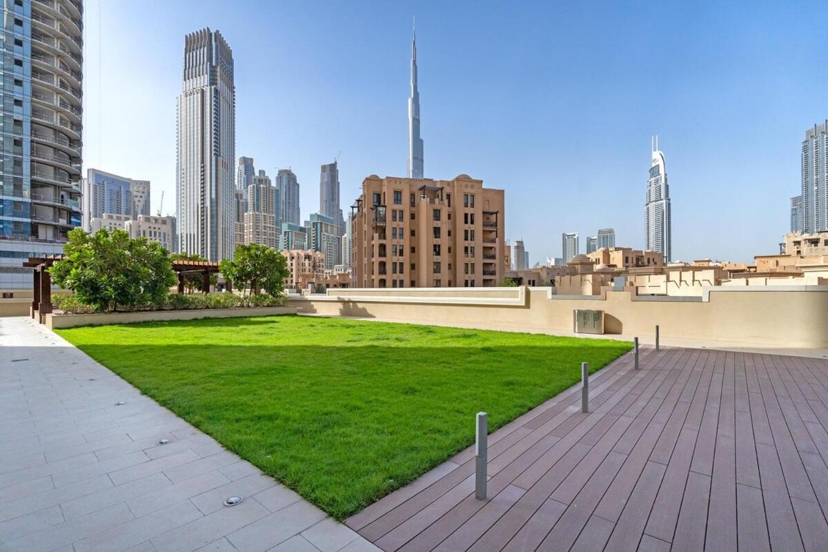 Cool 4-Bedroom Apartment With Burj Views At Bellevue Tower In Downtown Dubai Exteriör bild