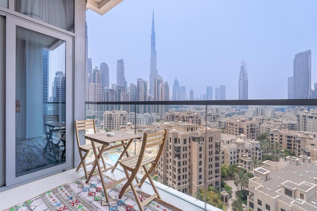 Cool 4-Bedroom Apartment With Burj Views At Bellevue Tower In Downtown Dubai Exteriör bild