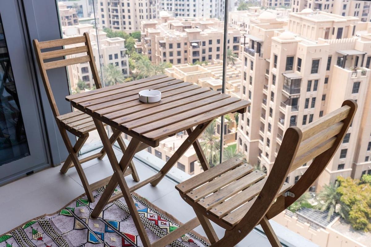 Cool 4-Bedroom Apartment With Burj Views At Bellevue Tower In Downtown Dubai Exteriör bild