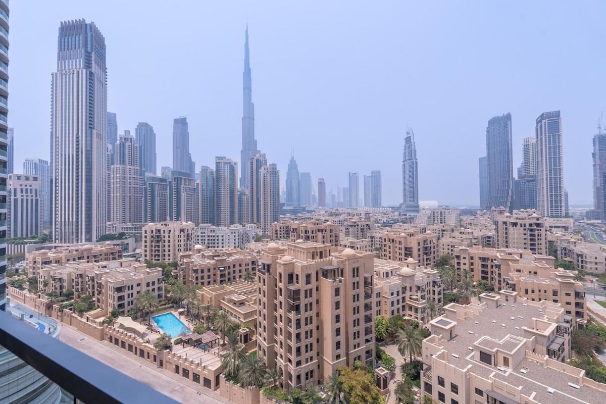 Cool 4-Bedroom Apartment With Burj Views At Bellevue Tower In Downtown Dubai Exteriör bild