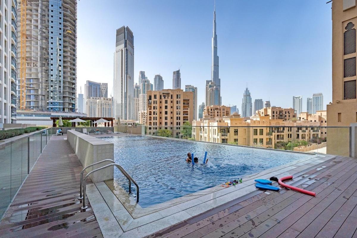 Cool 4-Bedroom Apartment With Burj Views At Bellevue Tower In Downtown Dubai Exteriör bild