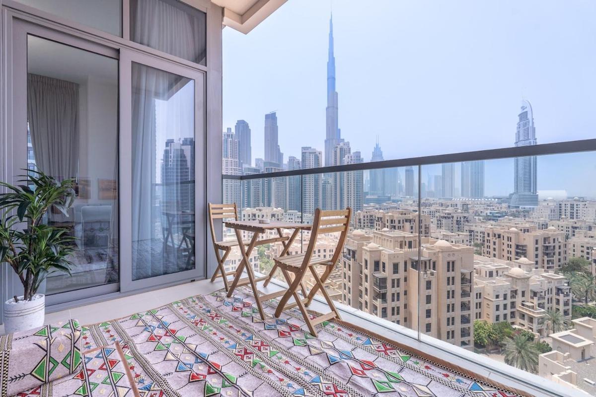 Cool 4-Bedroom Apartment With Burj Views At Bellevue Tower In Downtown Dubai Exteriör bild